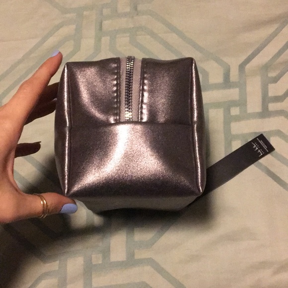 Nicole Miller NWT pewter bag or clutch. - Picture 4 of 4